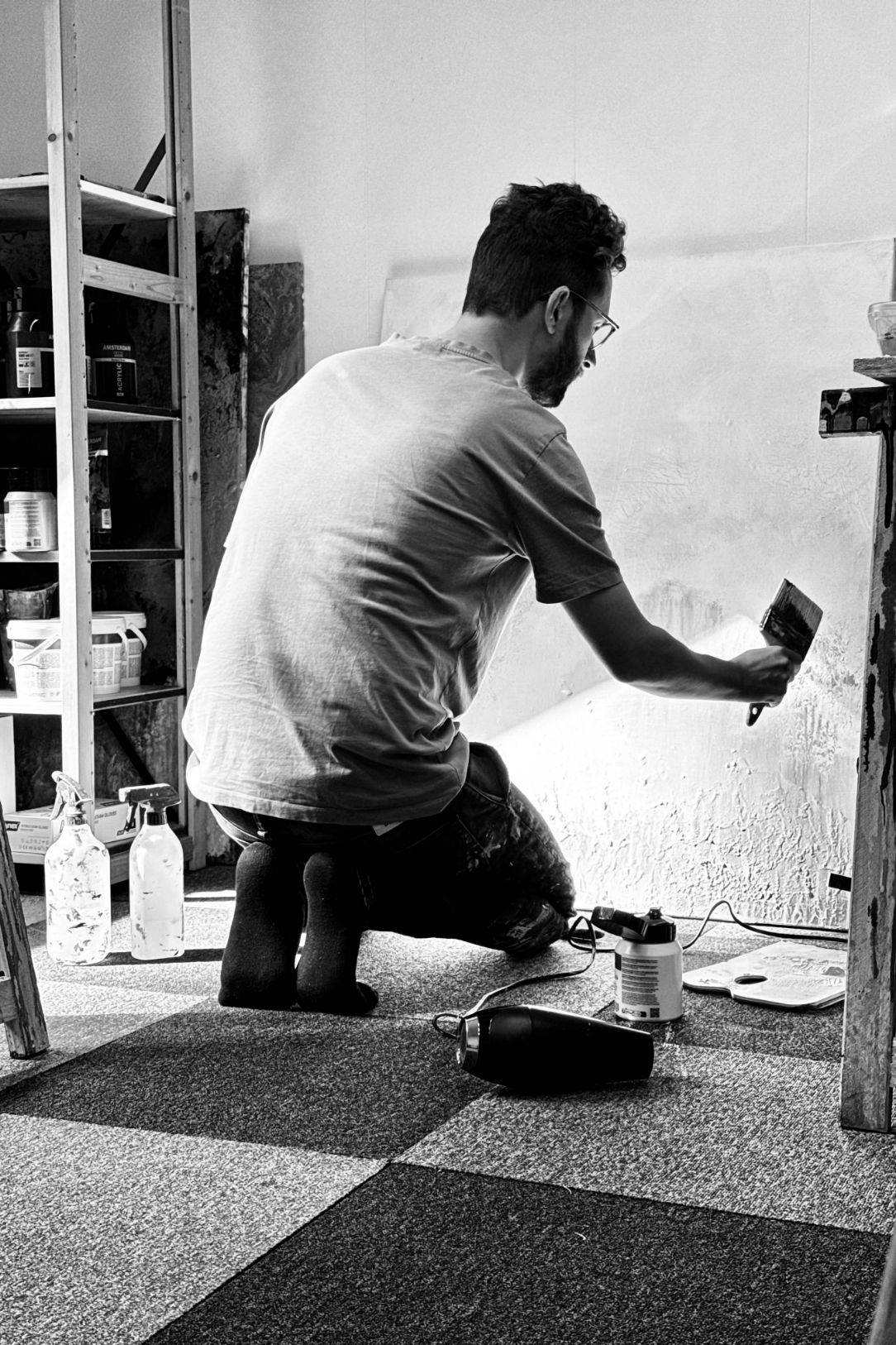 Sander Hupkes working in his art studio in Apeldoorn